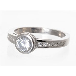 Stříbrný prsten s čirými zirkony 59820F