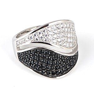 Stříbrný prsten s čirými a černými zirkony strp0202f
